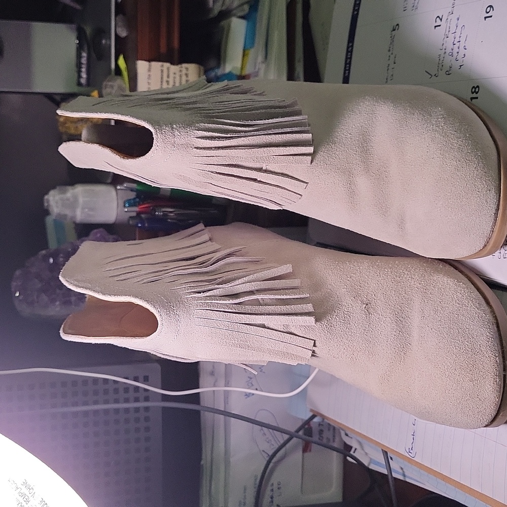 Beautiful,  sexy - Size 8 - fringed suede  ankle boots